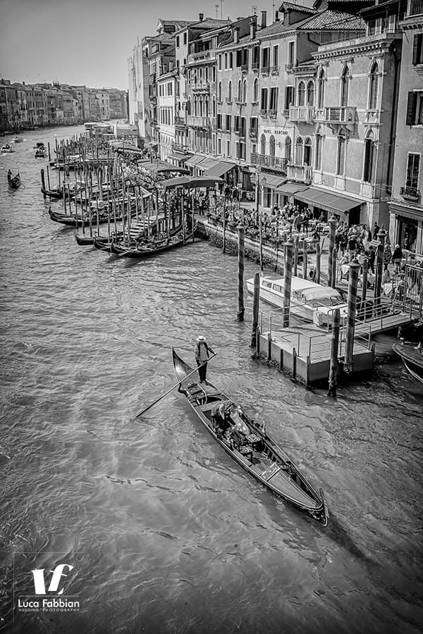 Gondola ride - Venice elopement photographer