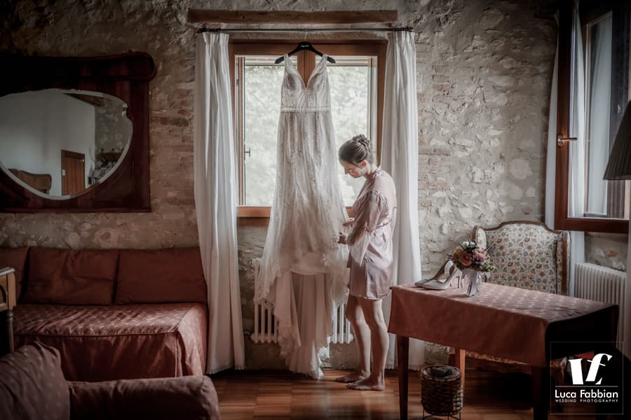 Bride getting ready at le Vescovane, Berici Hills